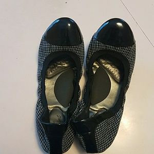Houndstooth patterned flats